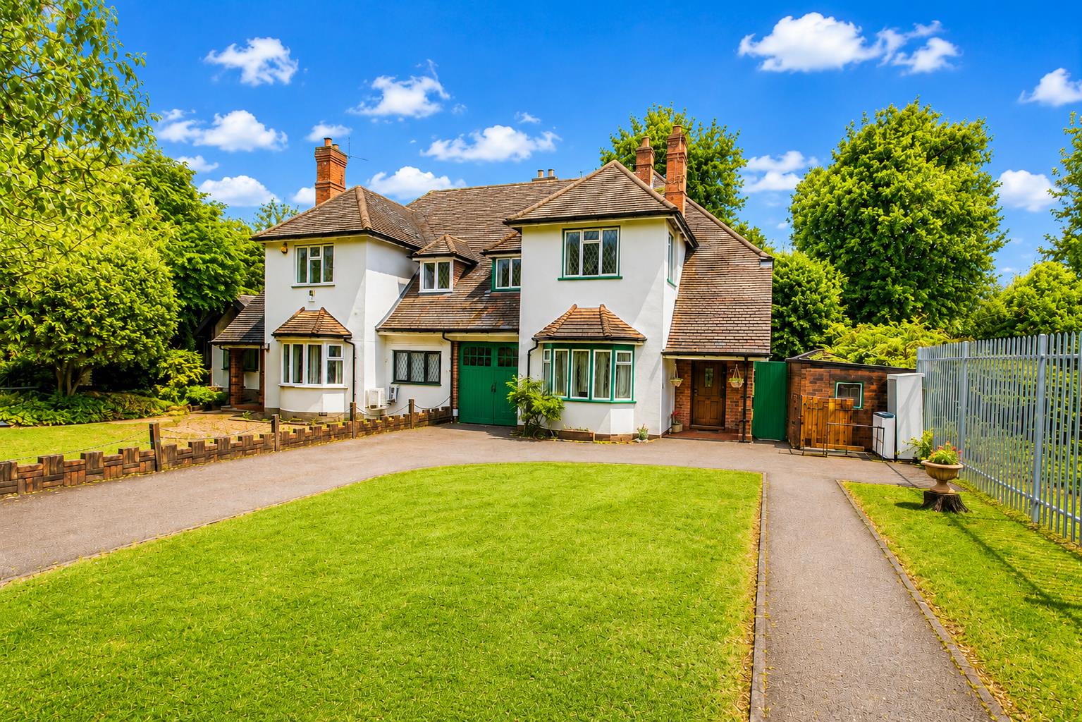 3 bed property in Waynflete Avenue, Croydon